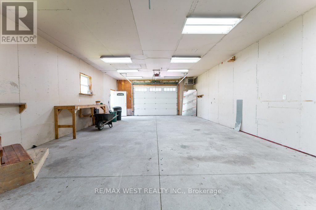 67 MAY AVENUE - 36