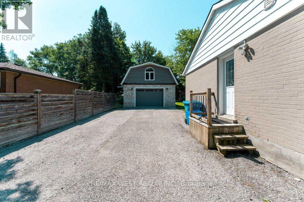 67 MAY AVENUE - 37