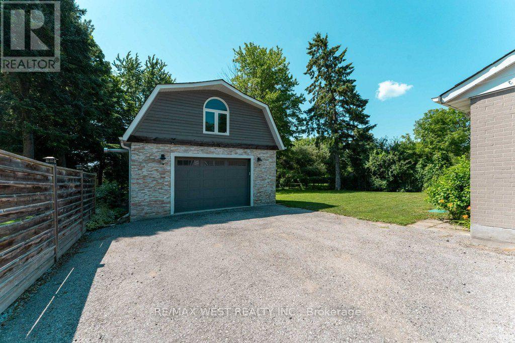 67 MAY AVENUE - 38