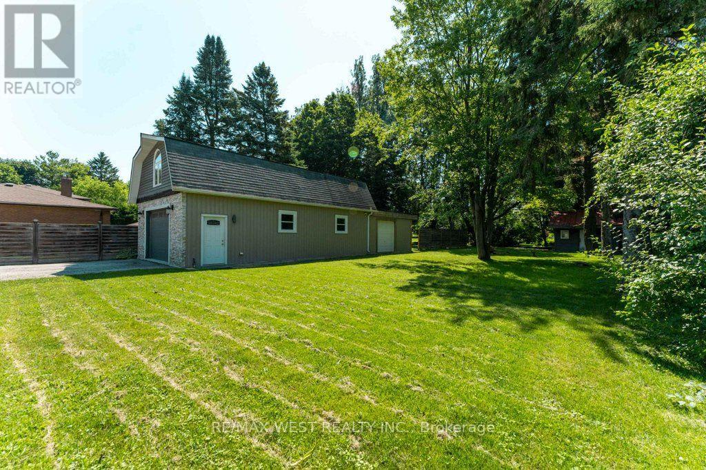 67 MAY AVENUE - 40