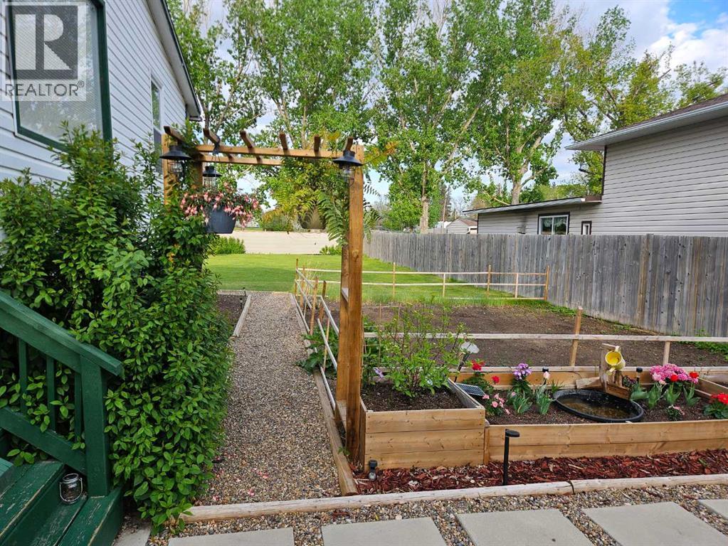606 4 Street - 2