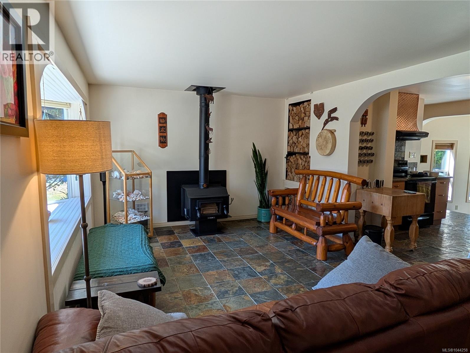 1638 Whiffin Spit Rd - 11