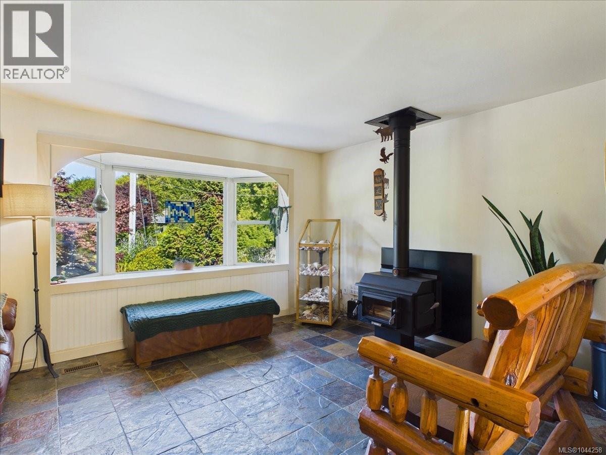 1638 Whiffin Spit Rd - 12