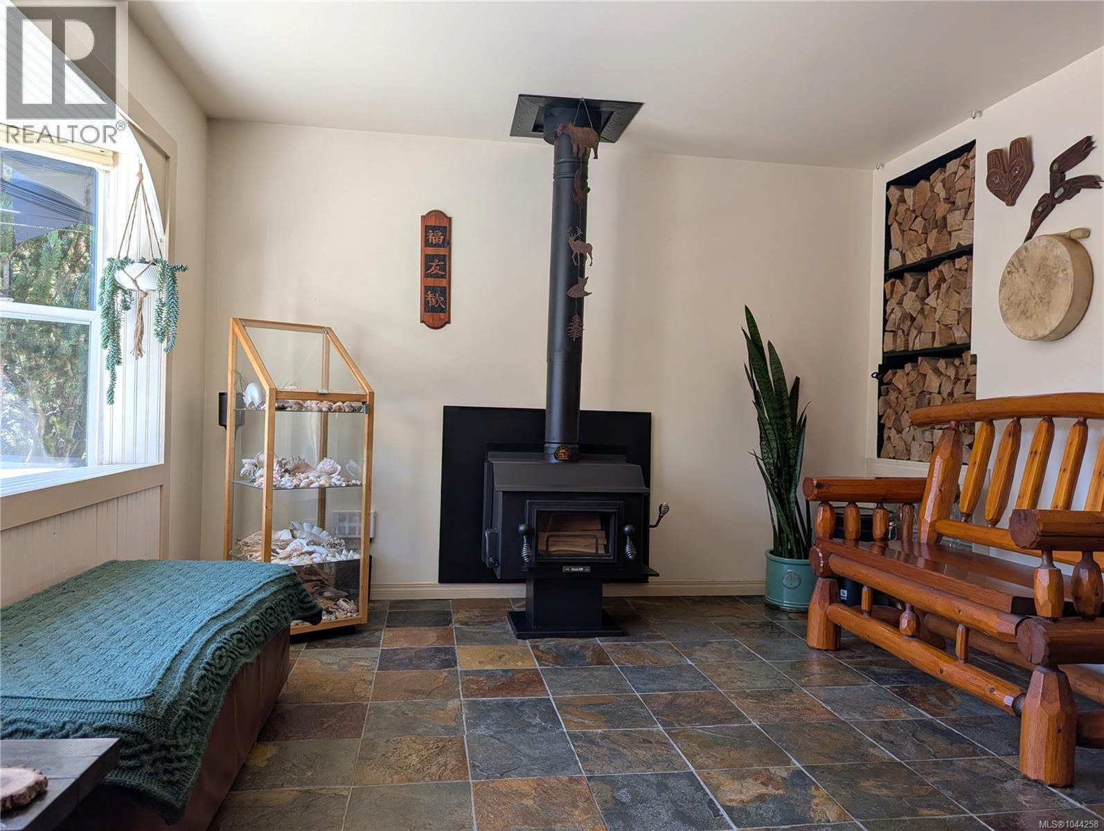 1638 Whiffin Spit Rd - 13