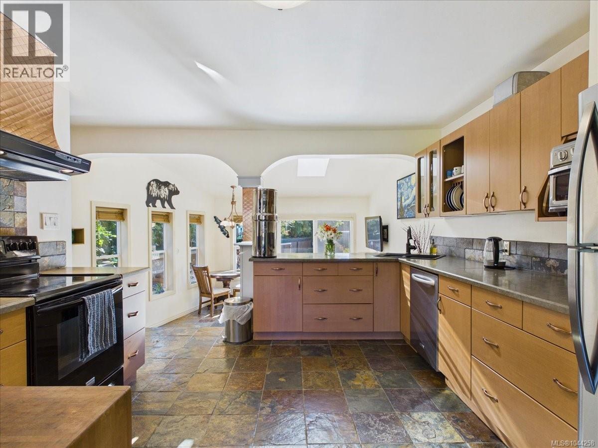 1638 Whiffin Spit Rd - 17