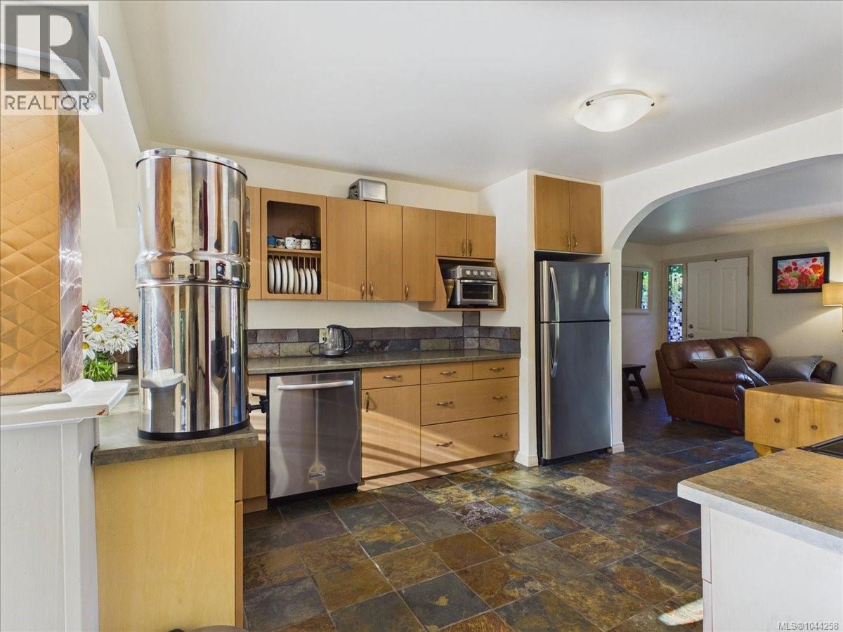 1638 Whiffin Spit Rd - 18