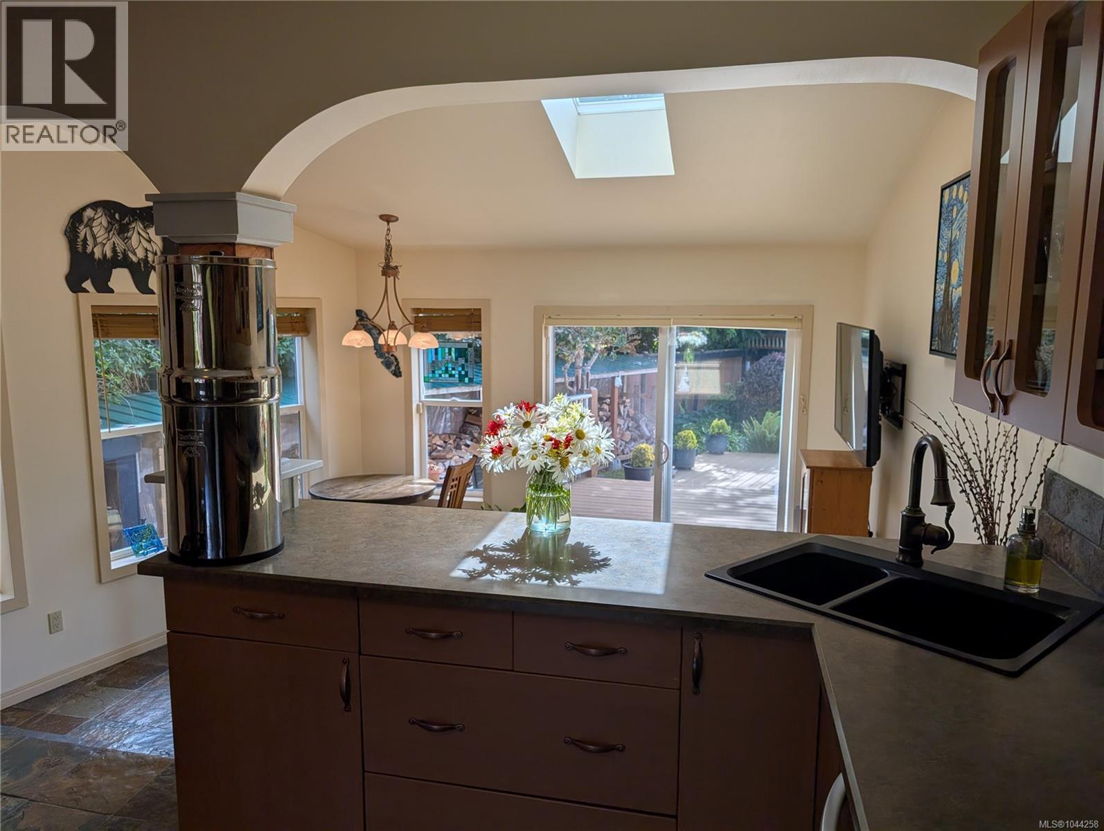 1638 Whiffin Spit Rd - 20
