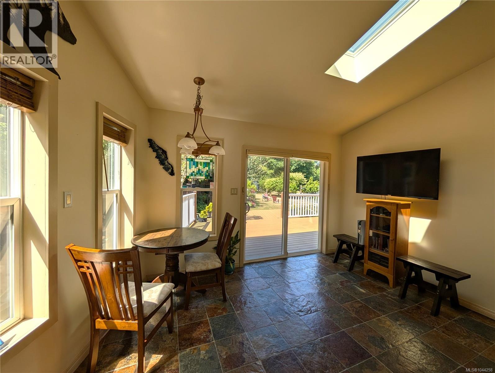 1638 Whiffin Spit Rd - 25