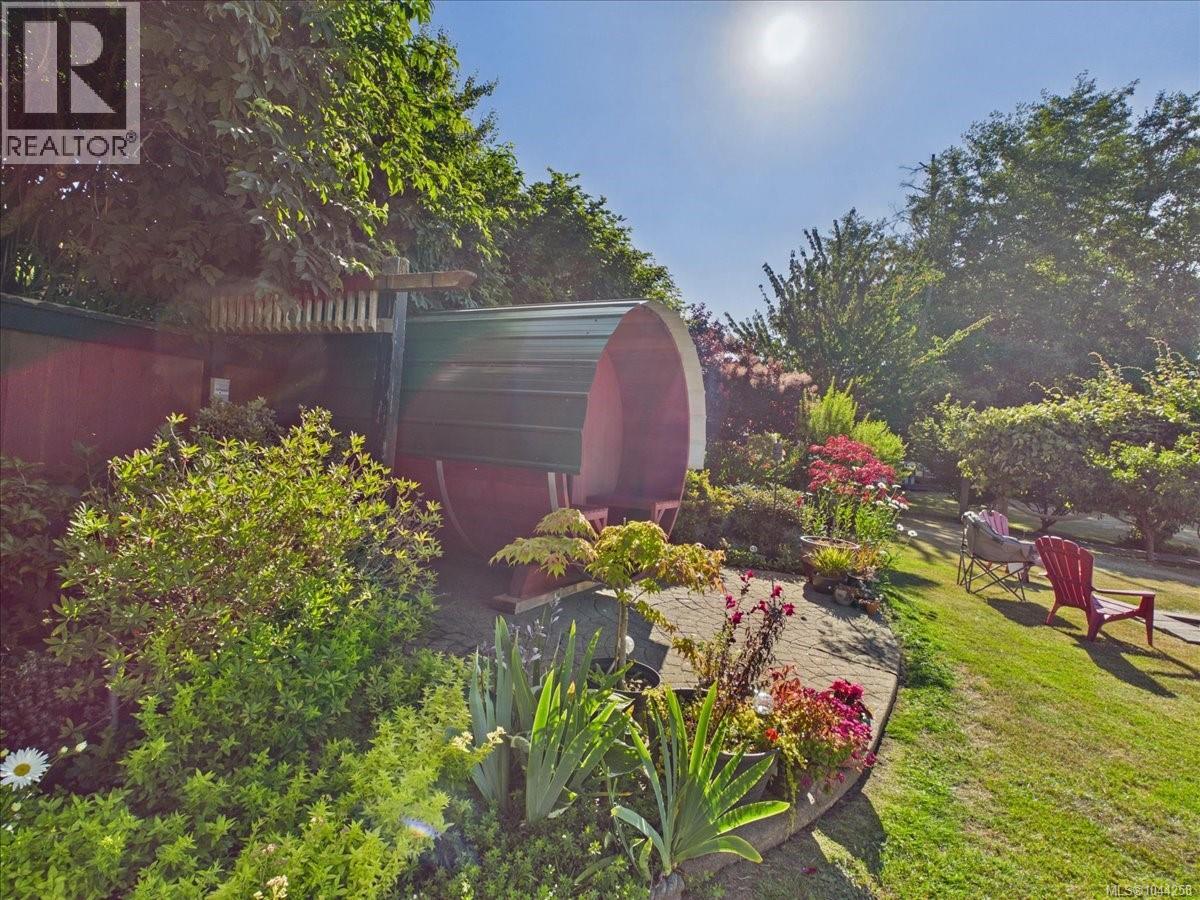 1638 Whiffin Spit Rd - 31