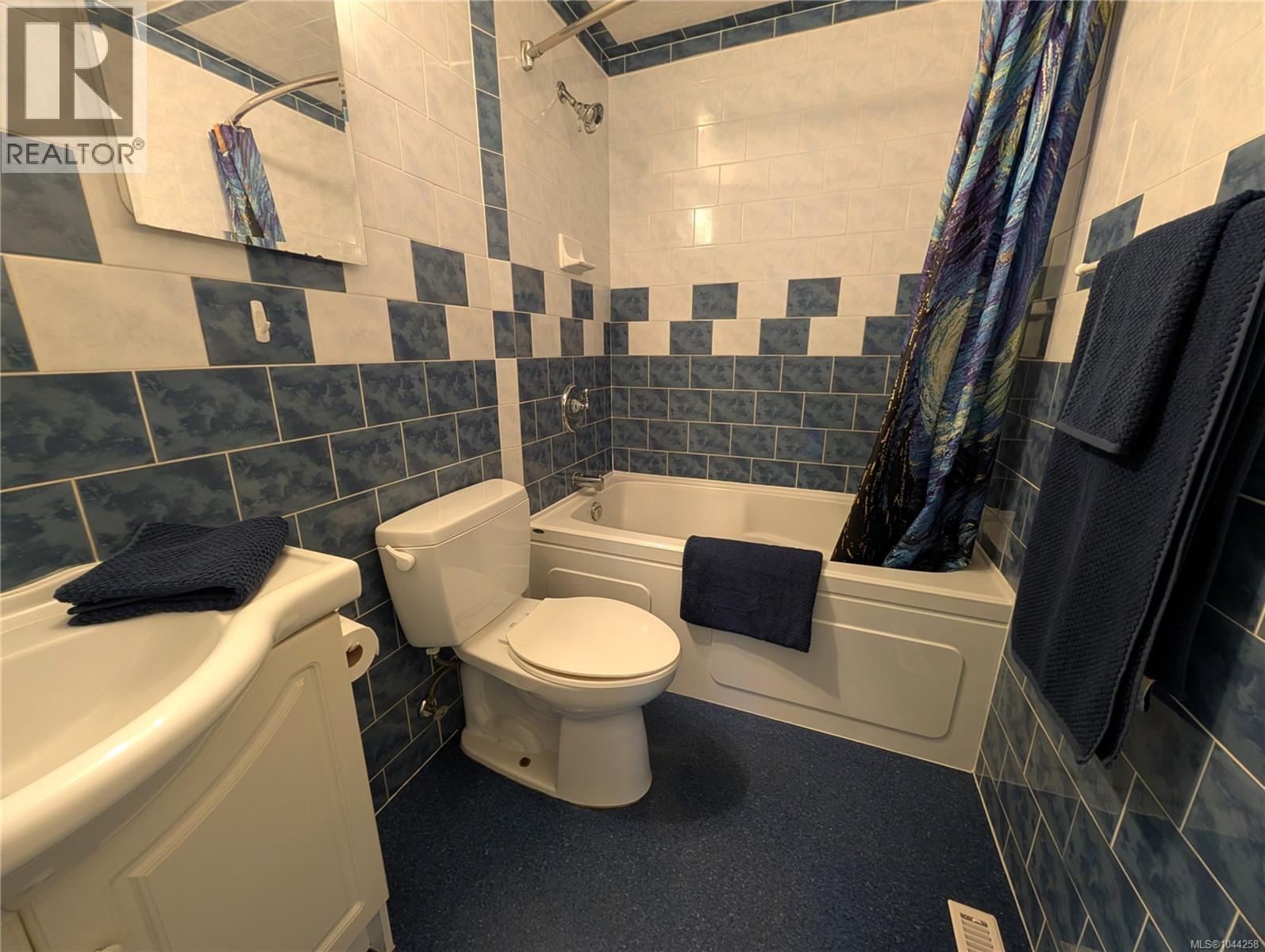1638 Whiffin Spit Rd - 33