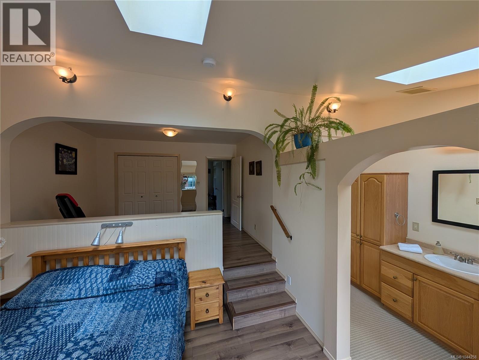 1638 Whiffin Spit Rd - 35