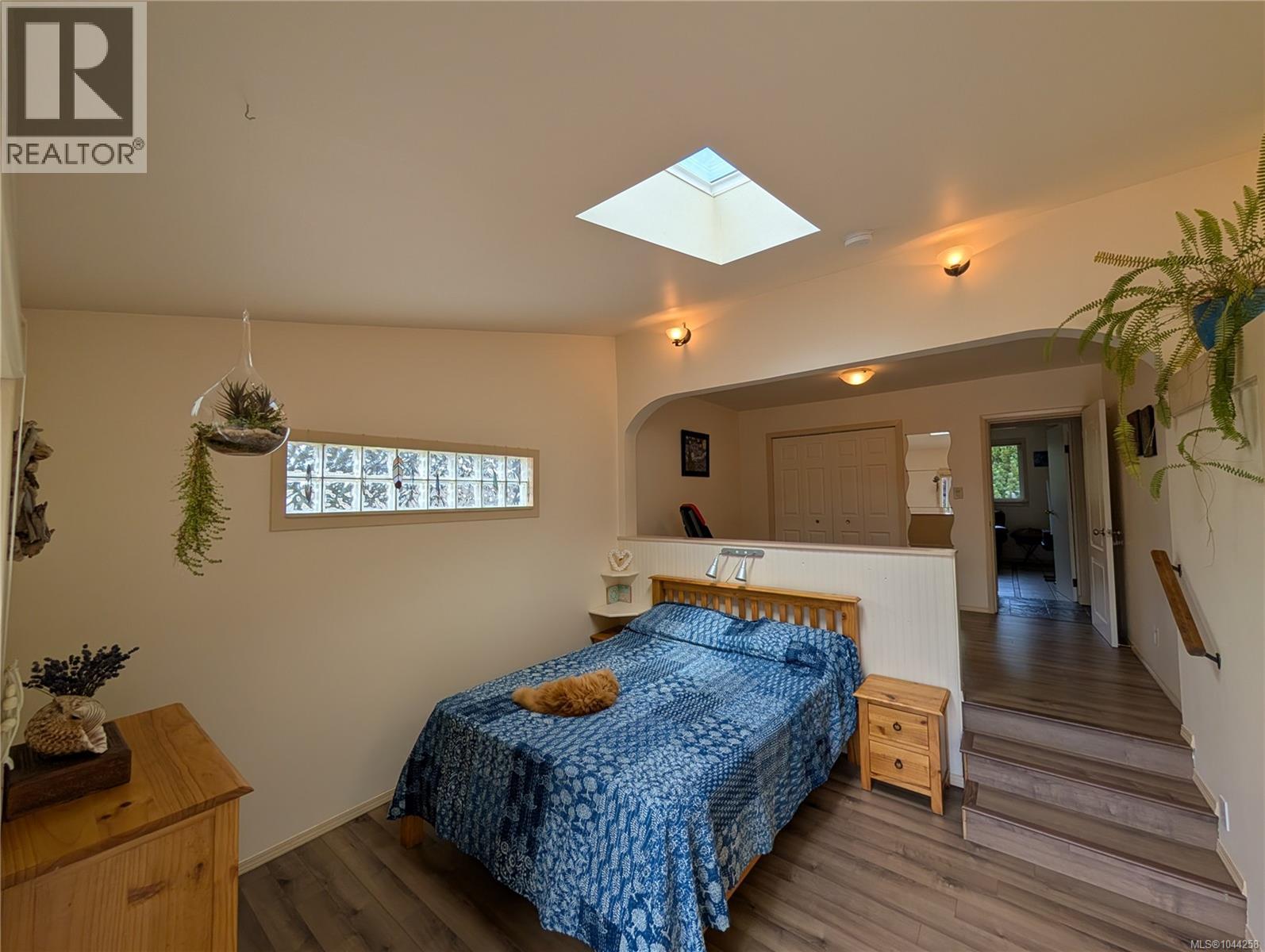 1638 Whiffin Spit Rd - 36