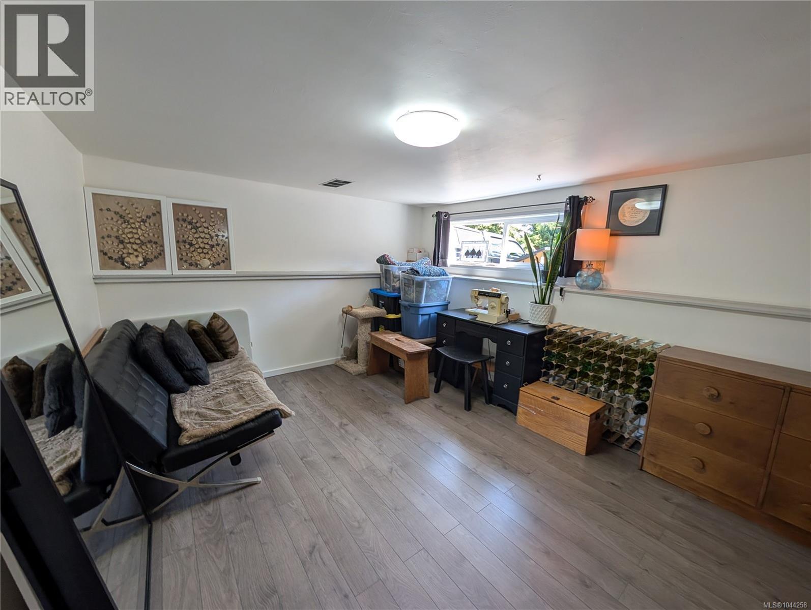 1638 Whiffin Spit Rd - 45