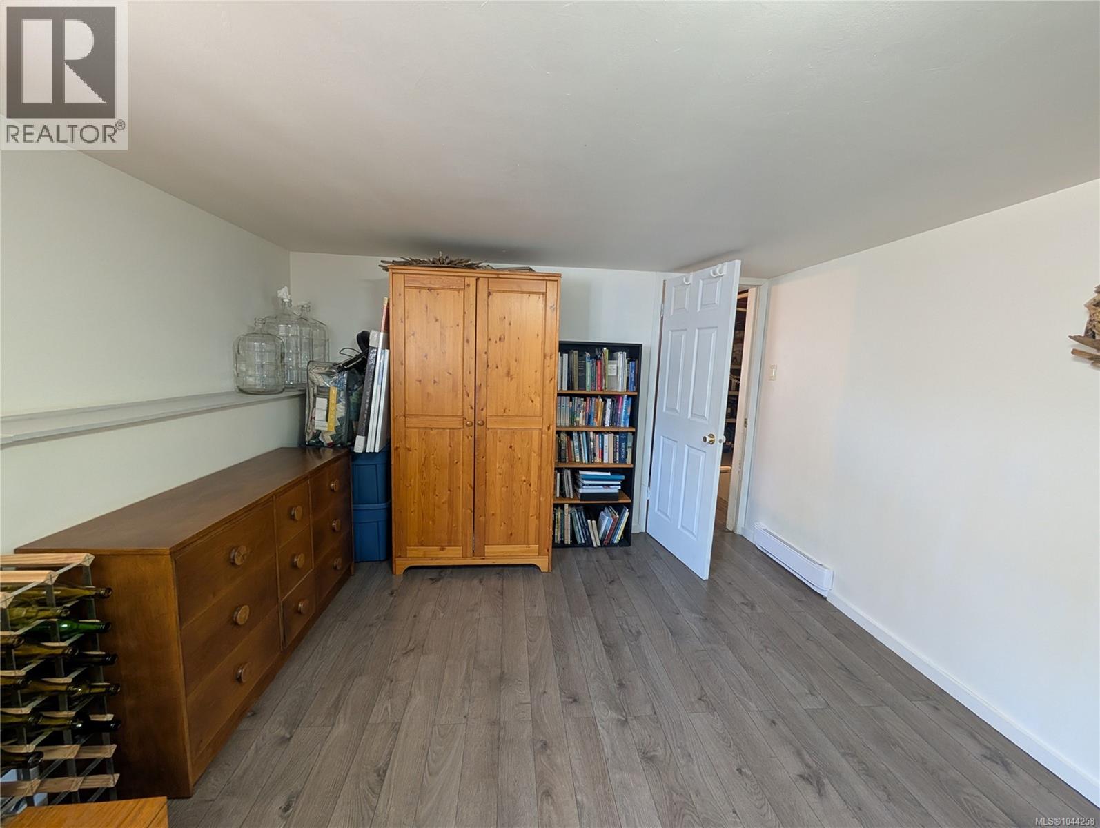 1638 Whiffin Spit Rd - 46