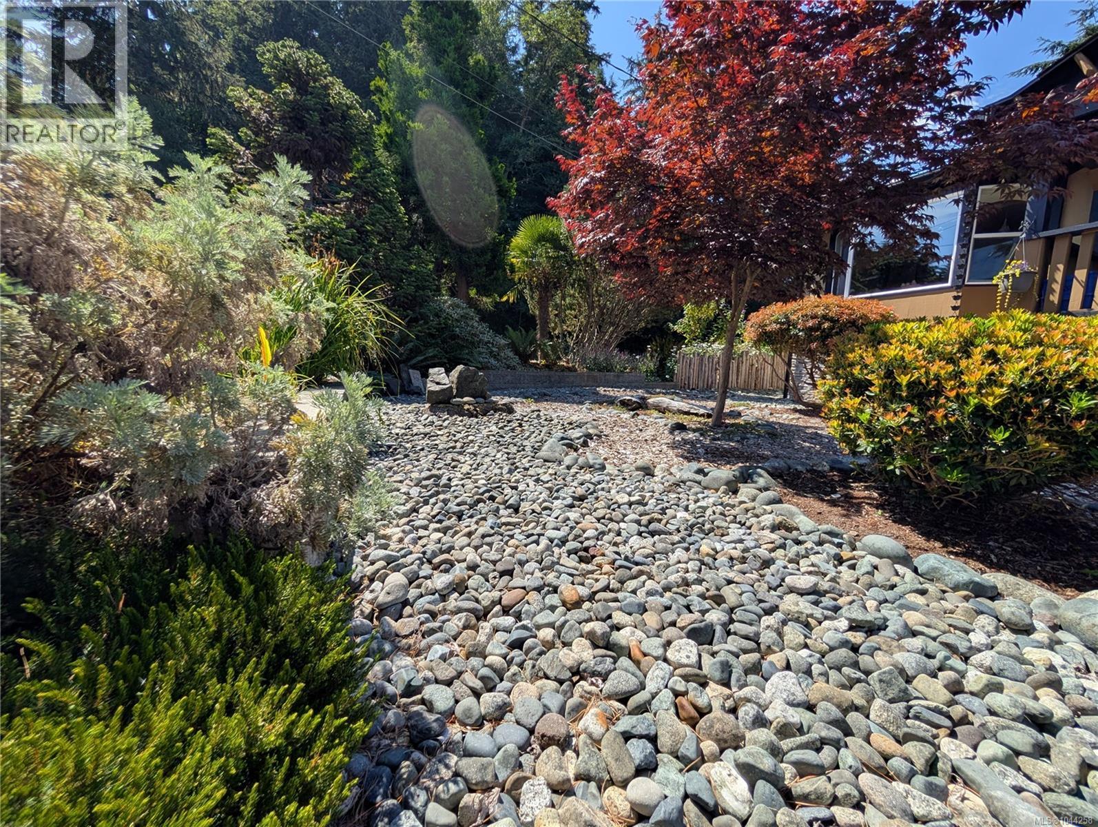 1638 Whiffin Spit Rd - 74
