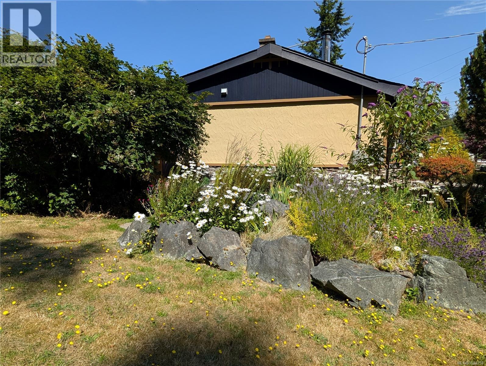 1638 Whiffin Spit Rd - 75