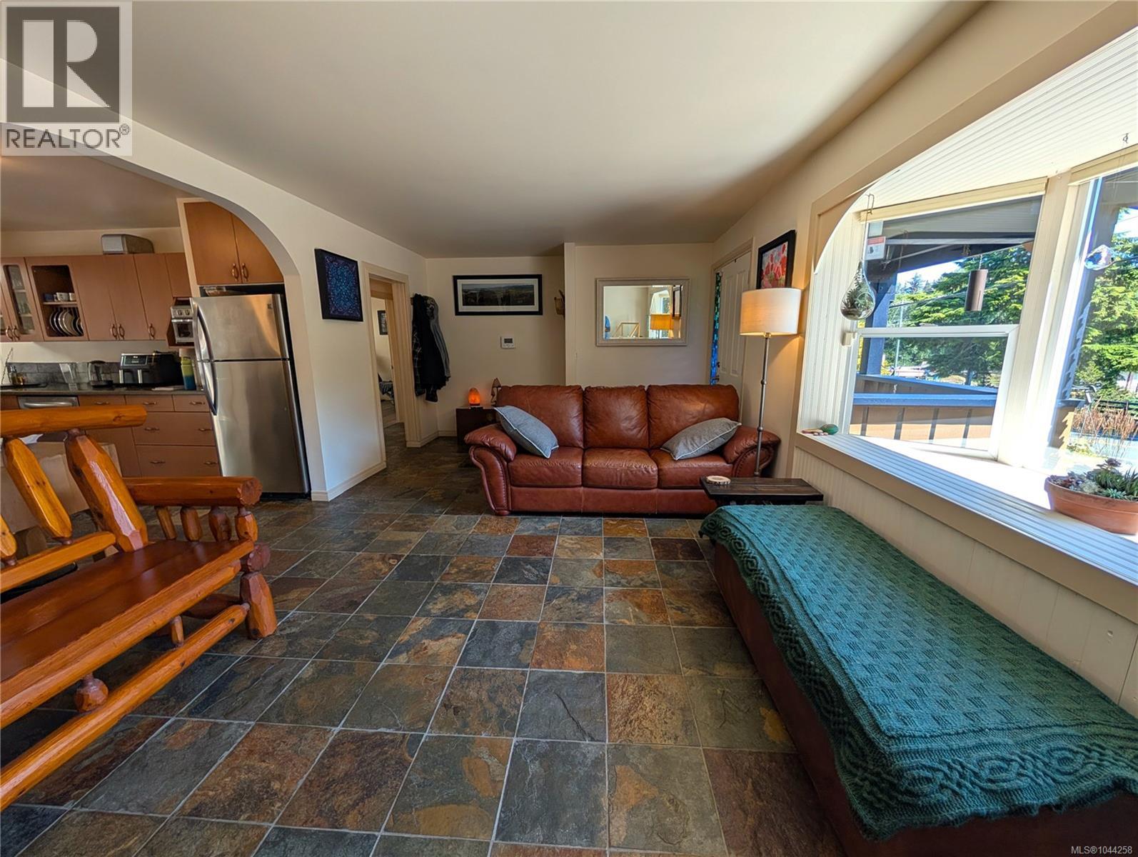 1638 Whiffin Spit Rd - 8