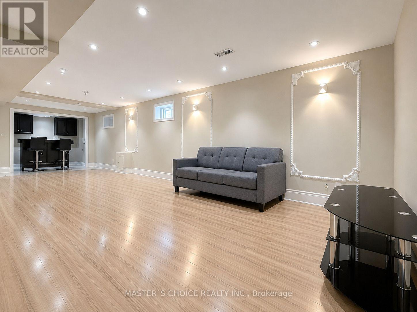 212 FINCHAM AVENUE - 28