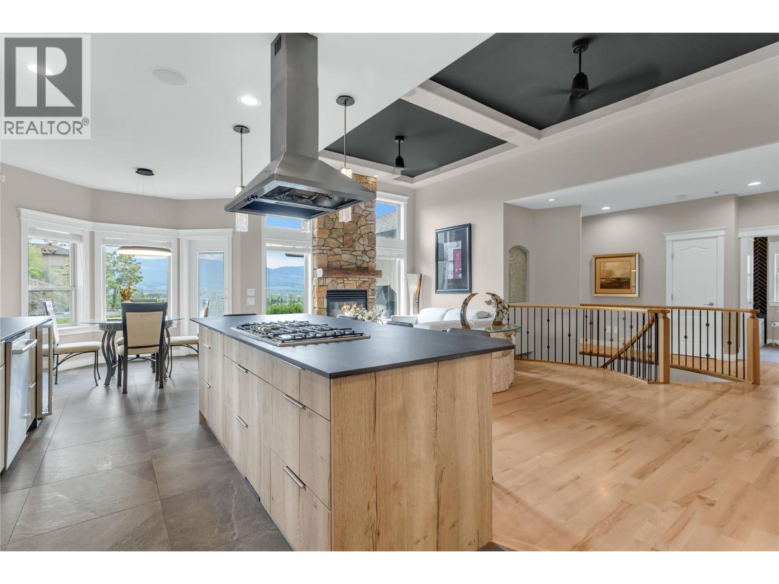 628 Spruceview Place S - 18