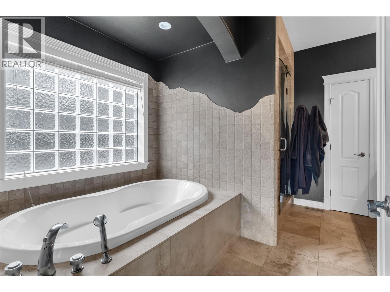 628 Spruceview Place S - 33