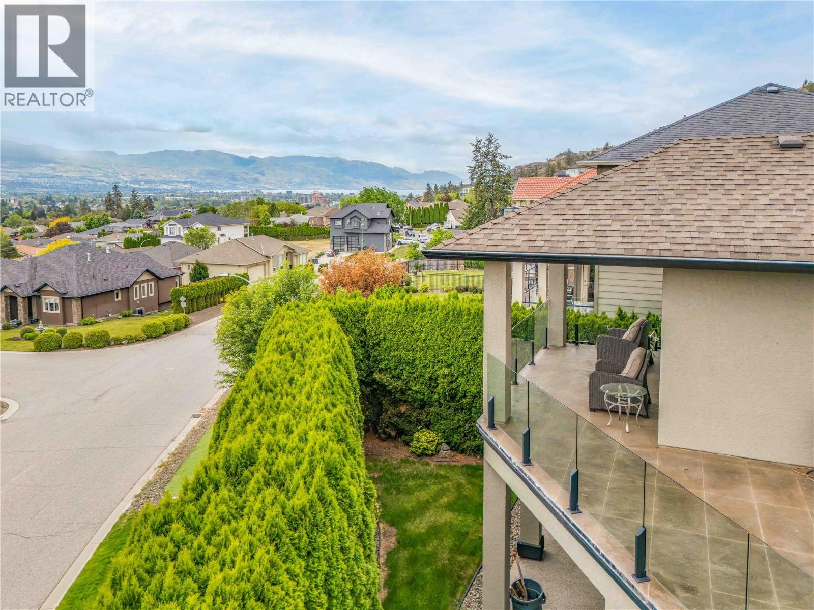 628 Spruceview Place S - 77