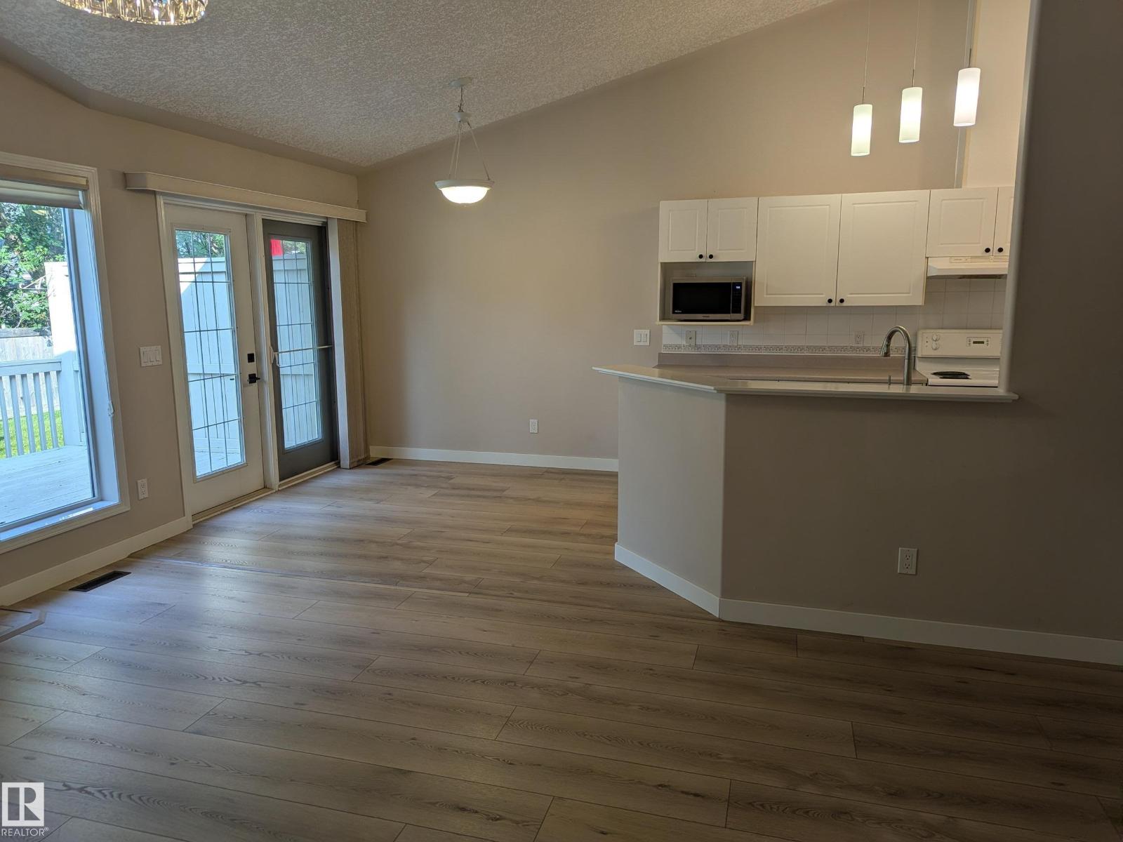 211 YOUVILLE DR E NW, Tawa, Edmonton photo 4
