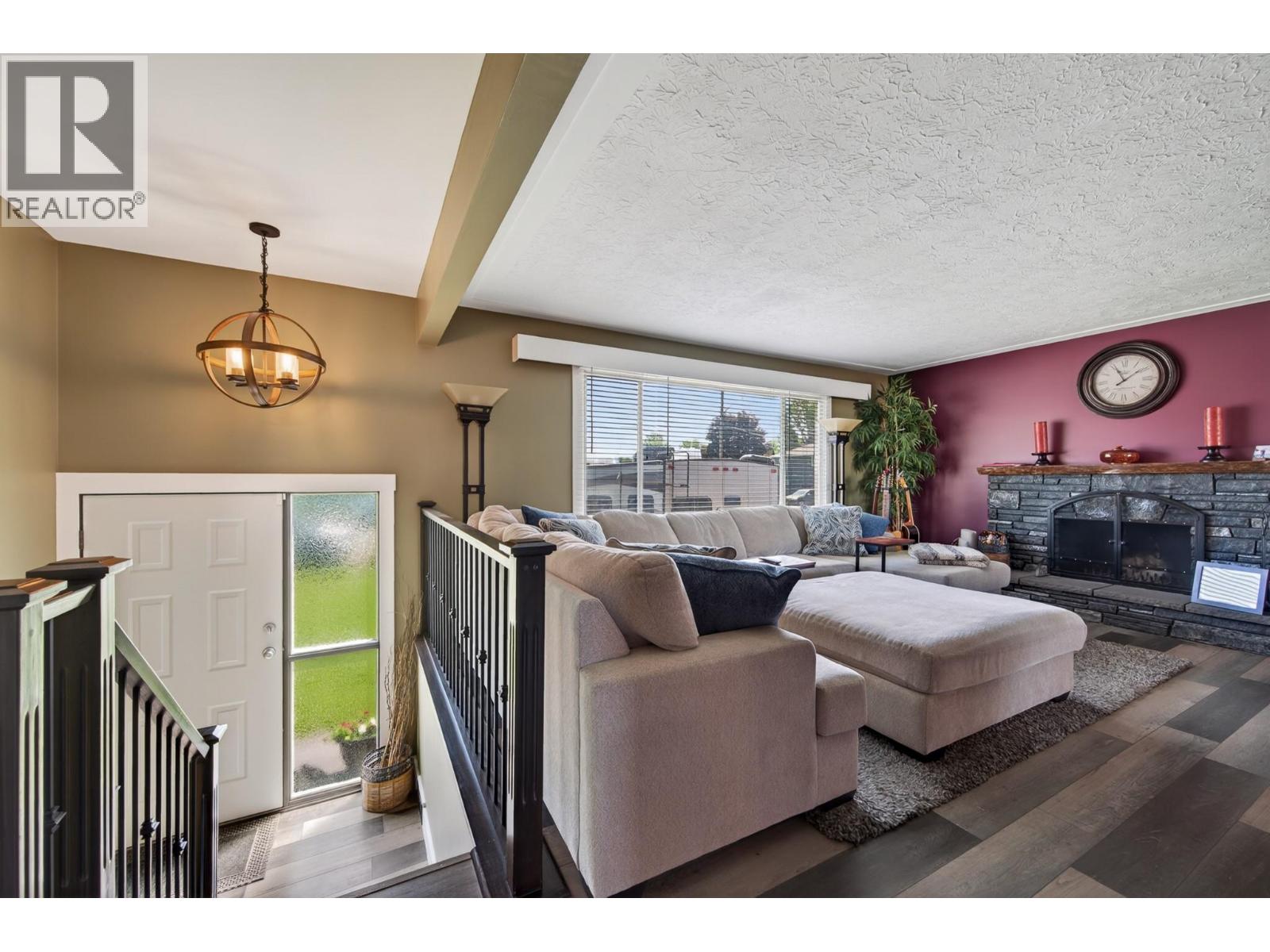 976 Holt Street - 3