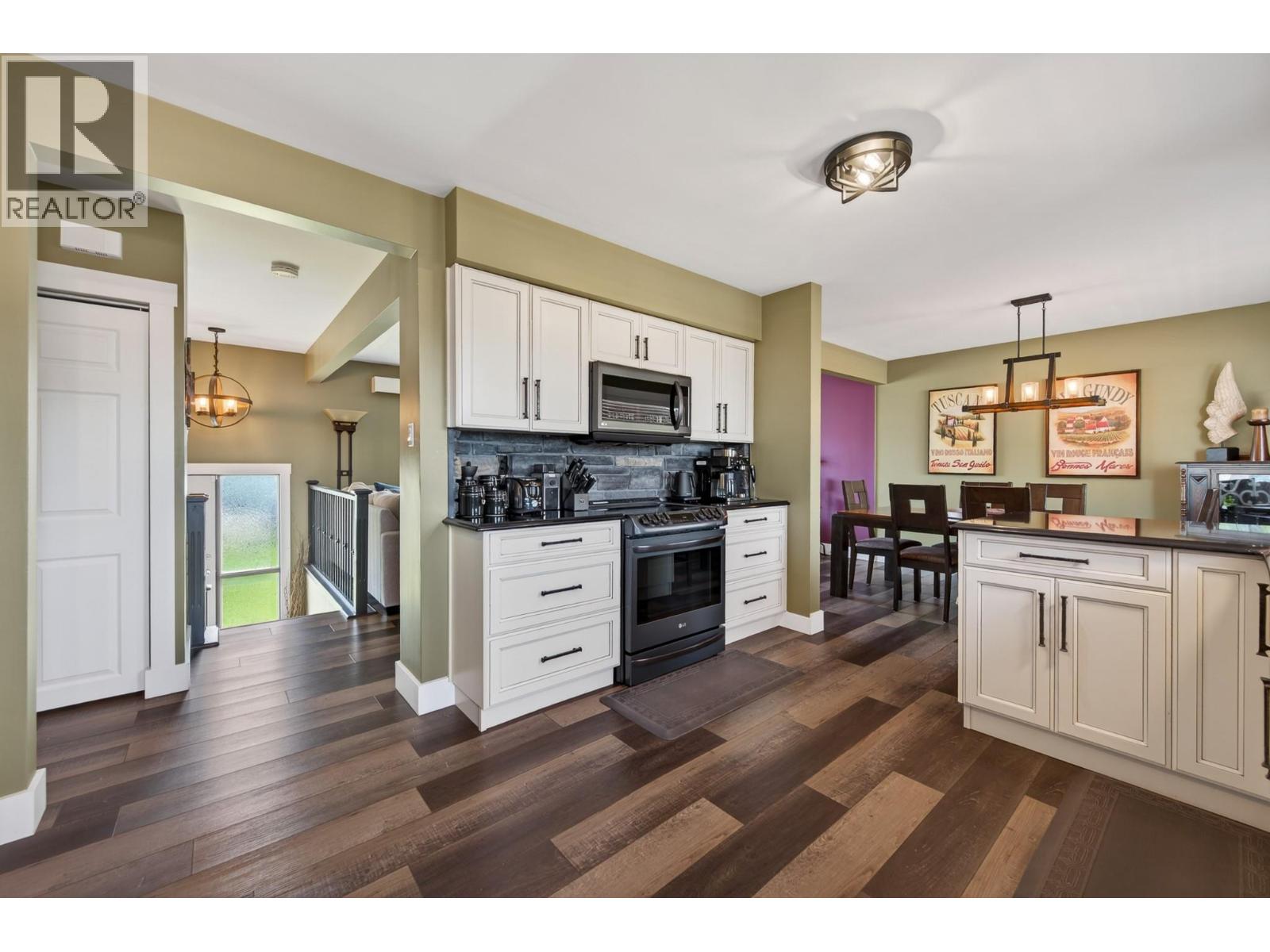 976 Holt Street - 11