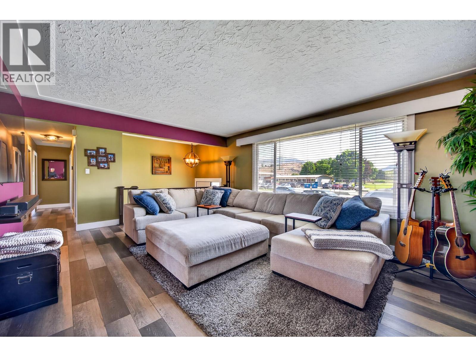 976 Holt Street - 4