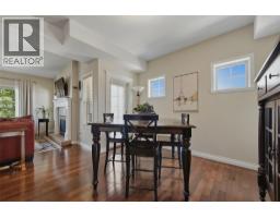 Full bathroom - 2249 Wilkinson Street, Kelowna, BC V1Y7Z1 Photo 12