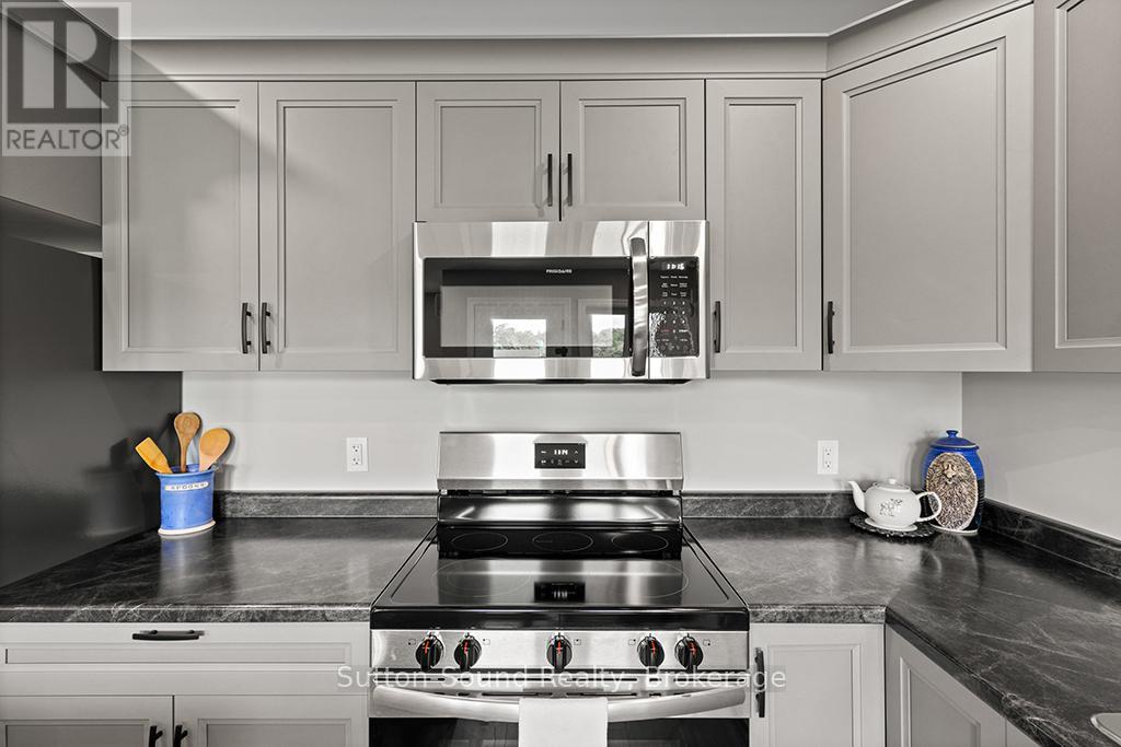 3 – 18 MAPLE GOLF CRESCENT