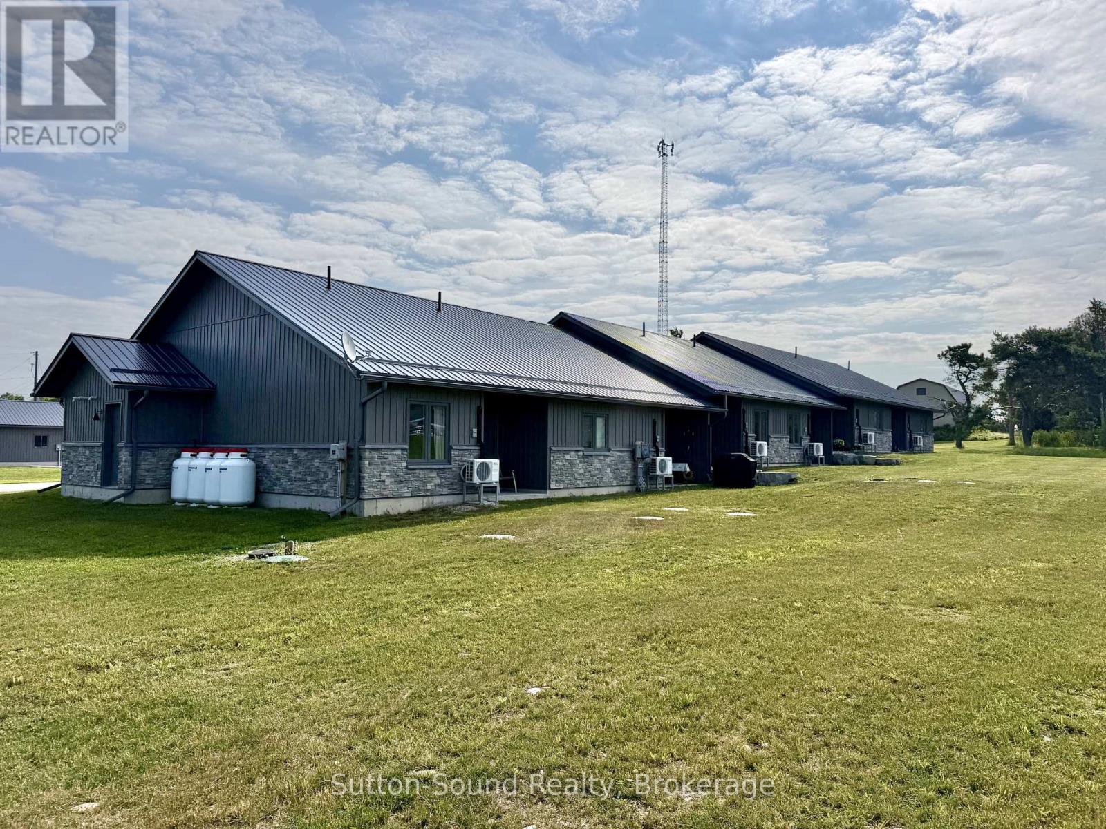 3 – 18 MAPLE GOLF CRESCENT