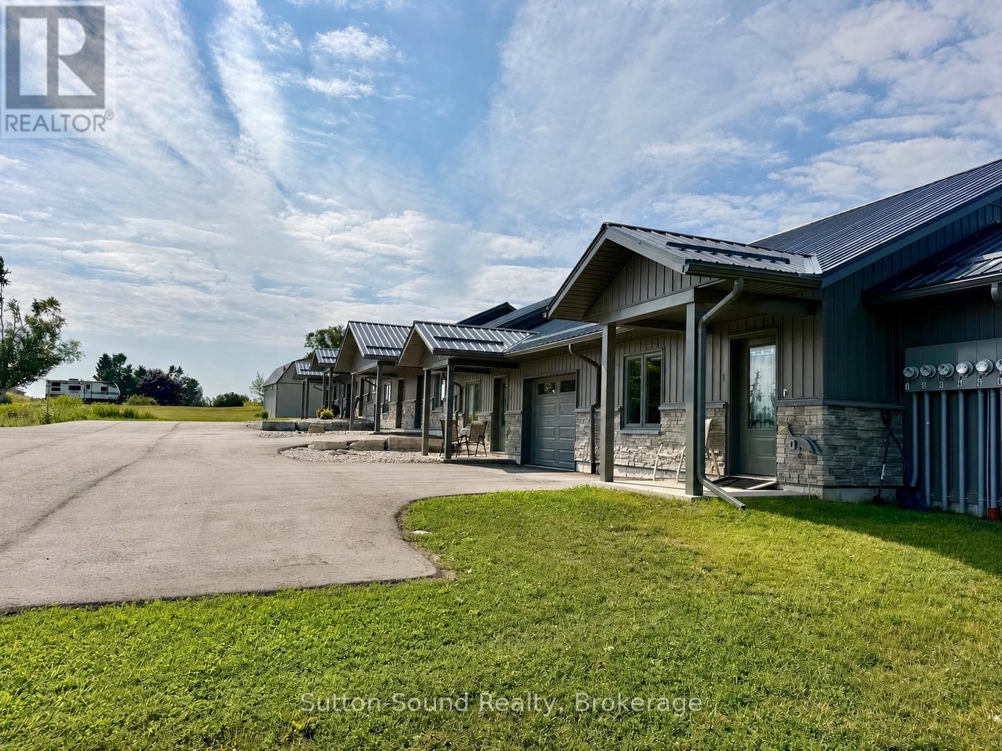 3 – 18 MAPLE GOLF CRESCENT