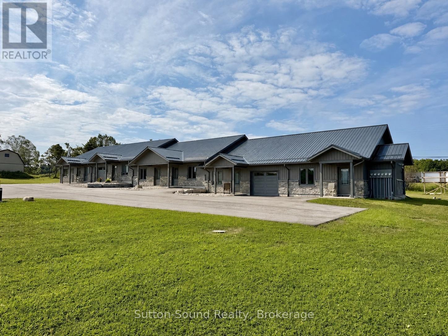 4 – 18 MAPLE GOLF CRESCENT