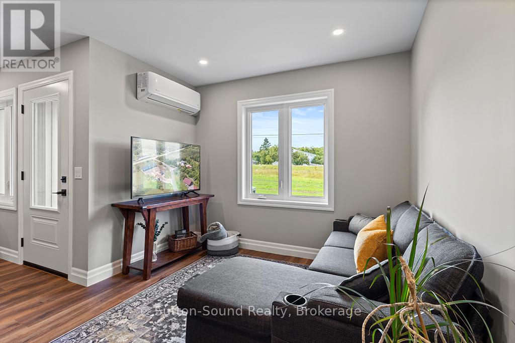 4 – 18 MAPLE GOLF CRESCENT