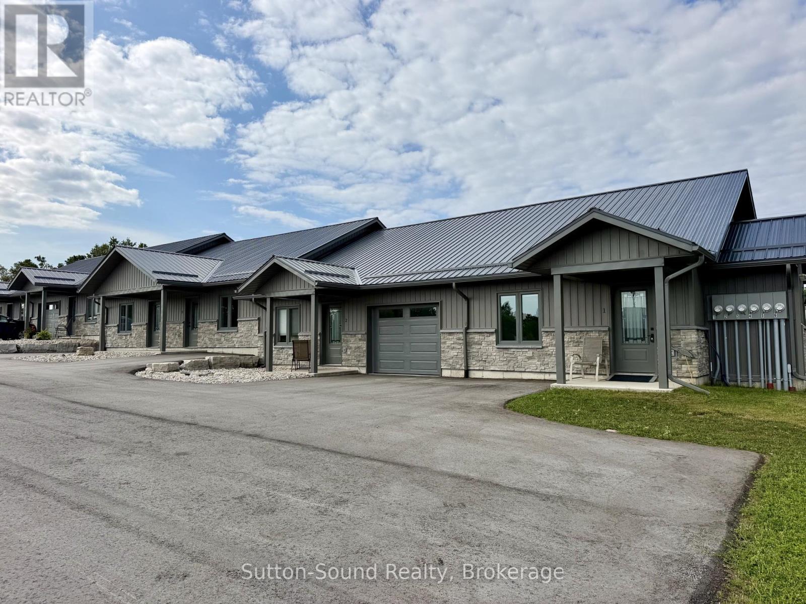 4 – 18 MAPLE GOLF CRESCENT