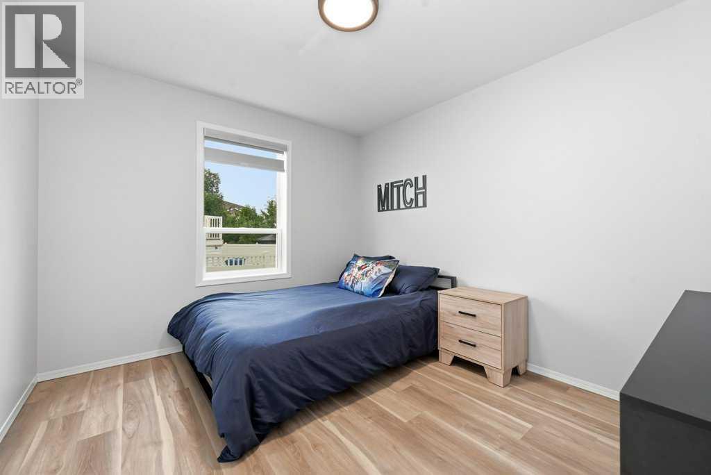 23 Dann Close - Image 17