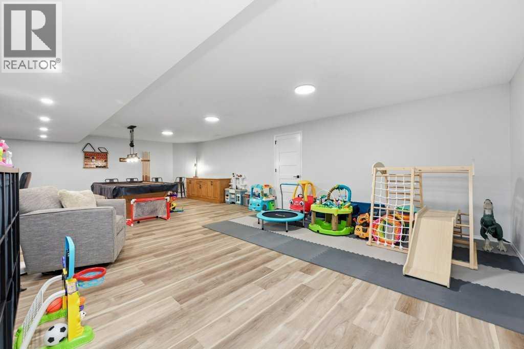 23 Dann Close - Image 23