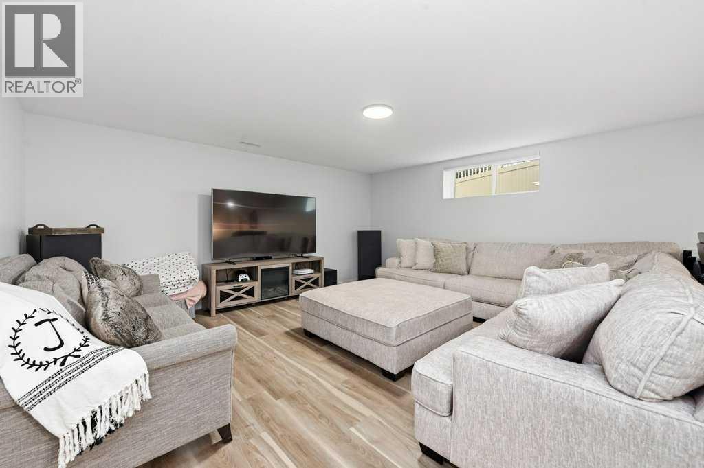 23 Dann Close - Image 25