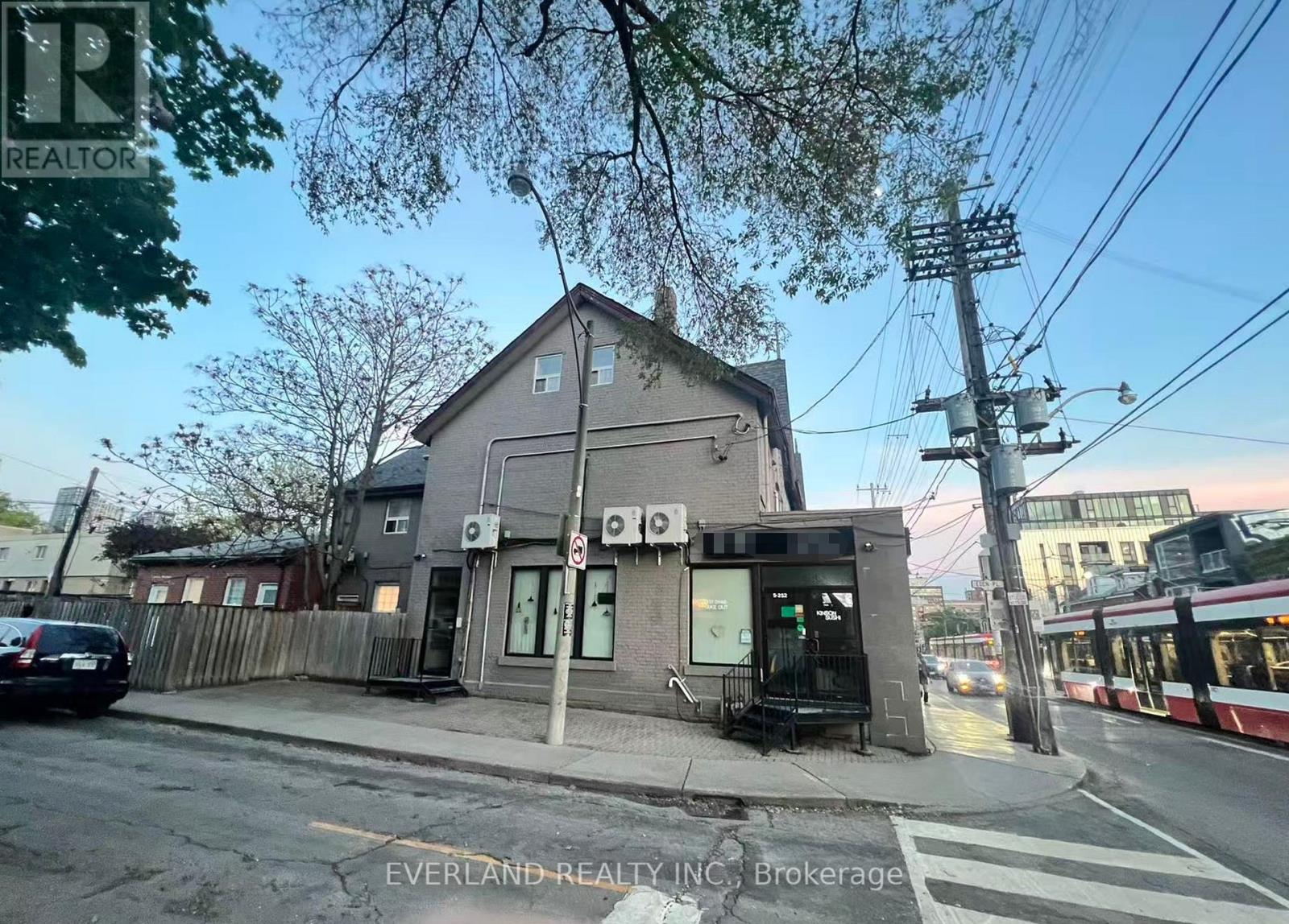 217 BATHURST STREET