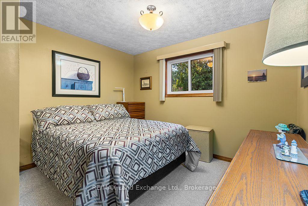 334 COLE BOULEVARD - Image 18