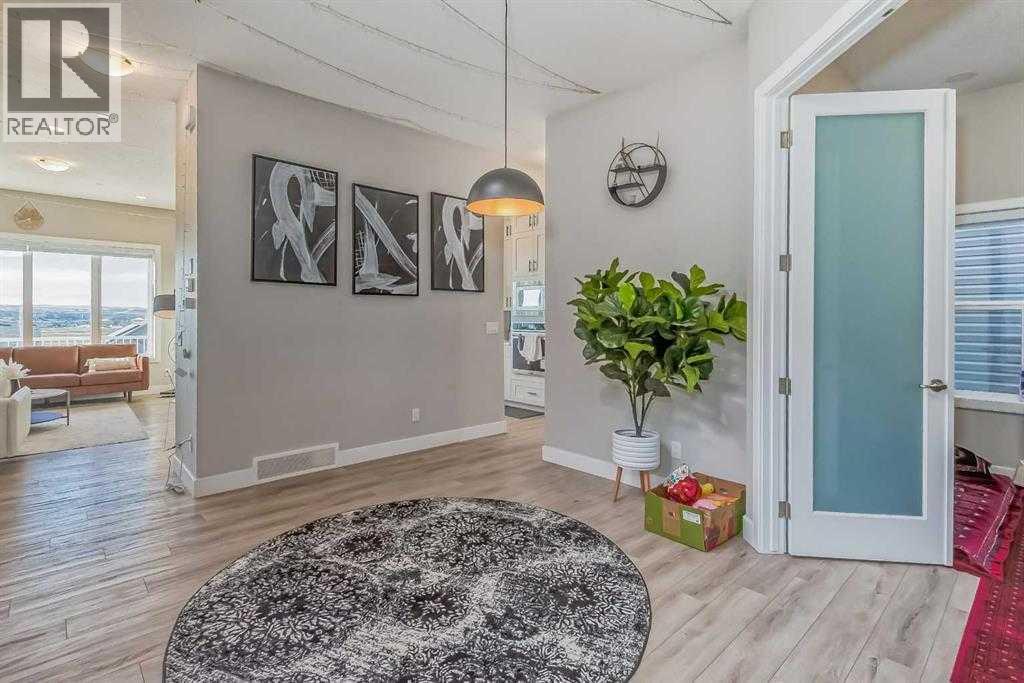 155 Lucas Terrace NW, Livingston, Calgary photo 2