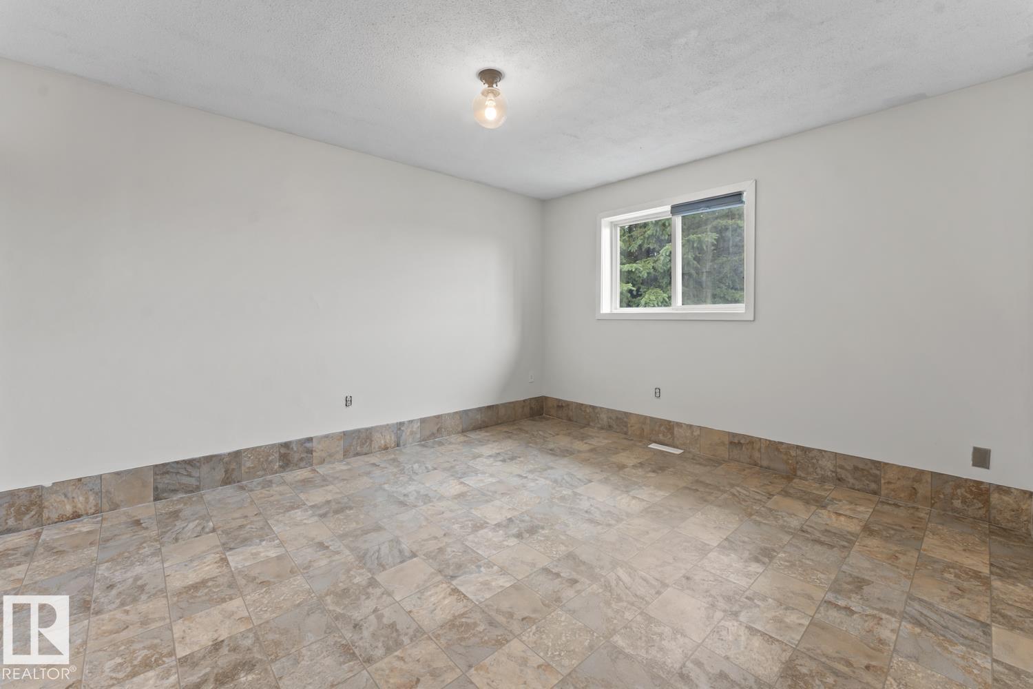 4412 51 AV - Image 13