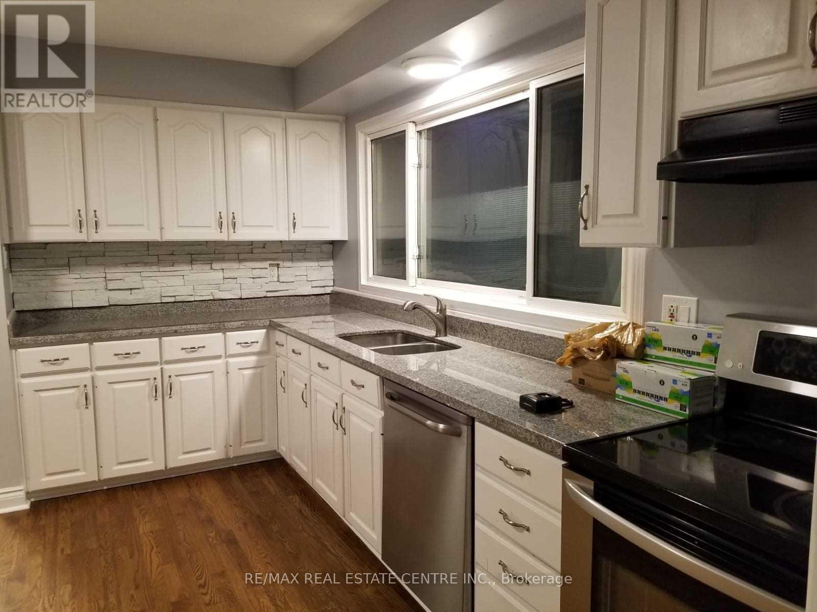 363 DUNCOMBE DRIVE - 3