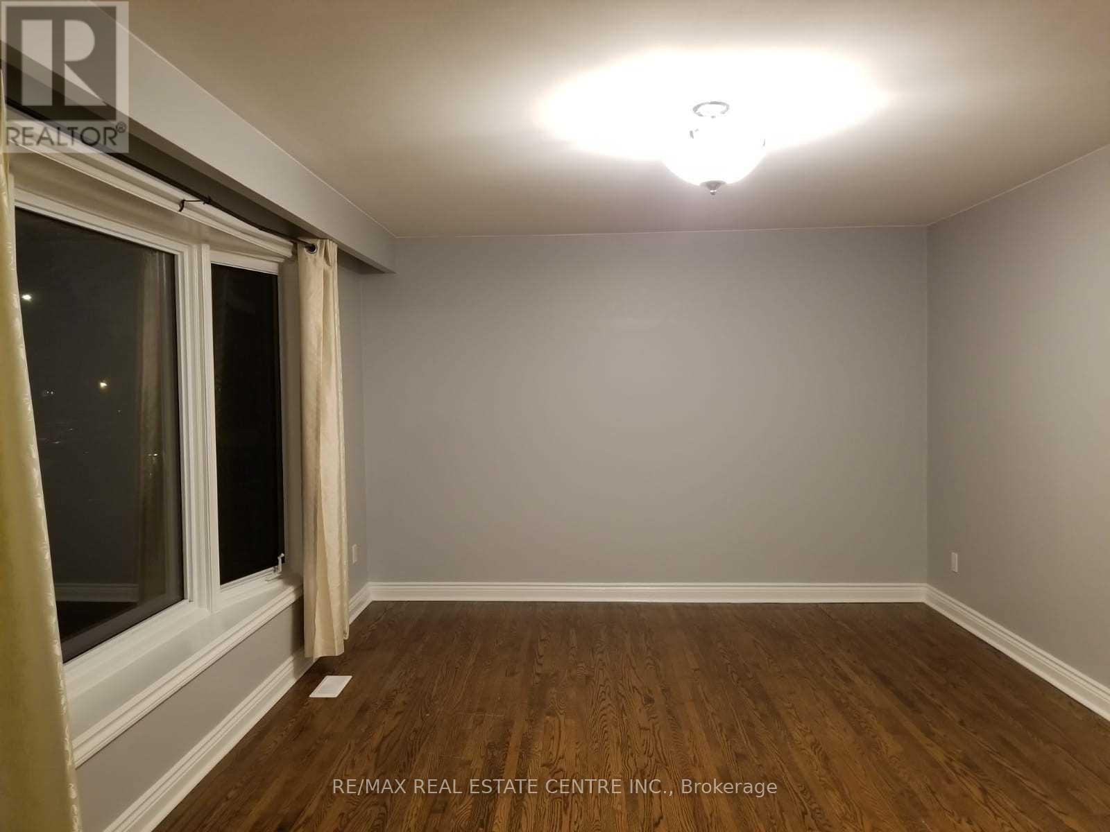 363 DUNCOMBE DRIVE - 6