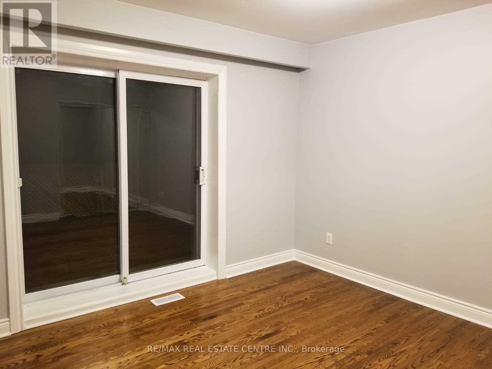 363 DUNCOMBE DRIVE - 7