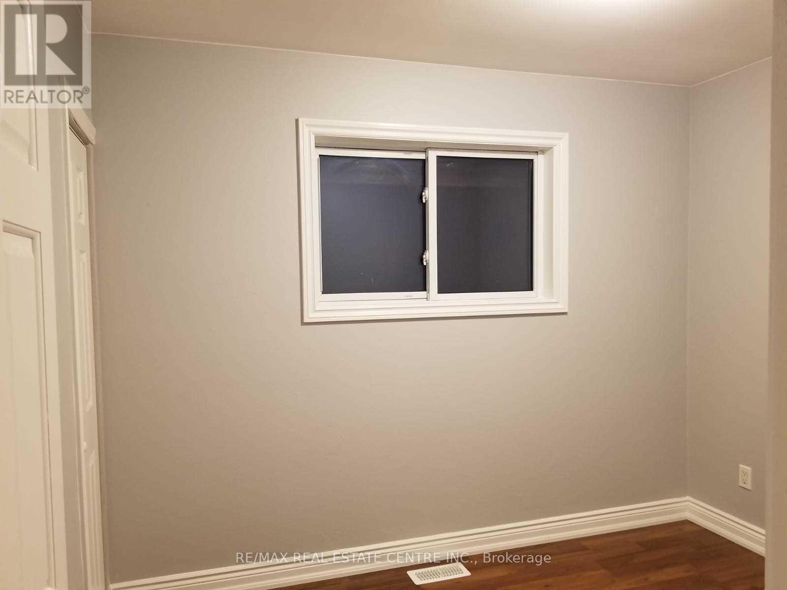 363 DUNCOMBE DRIVE - 8