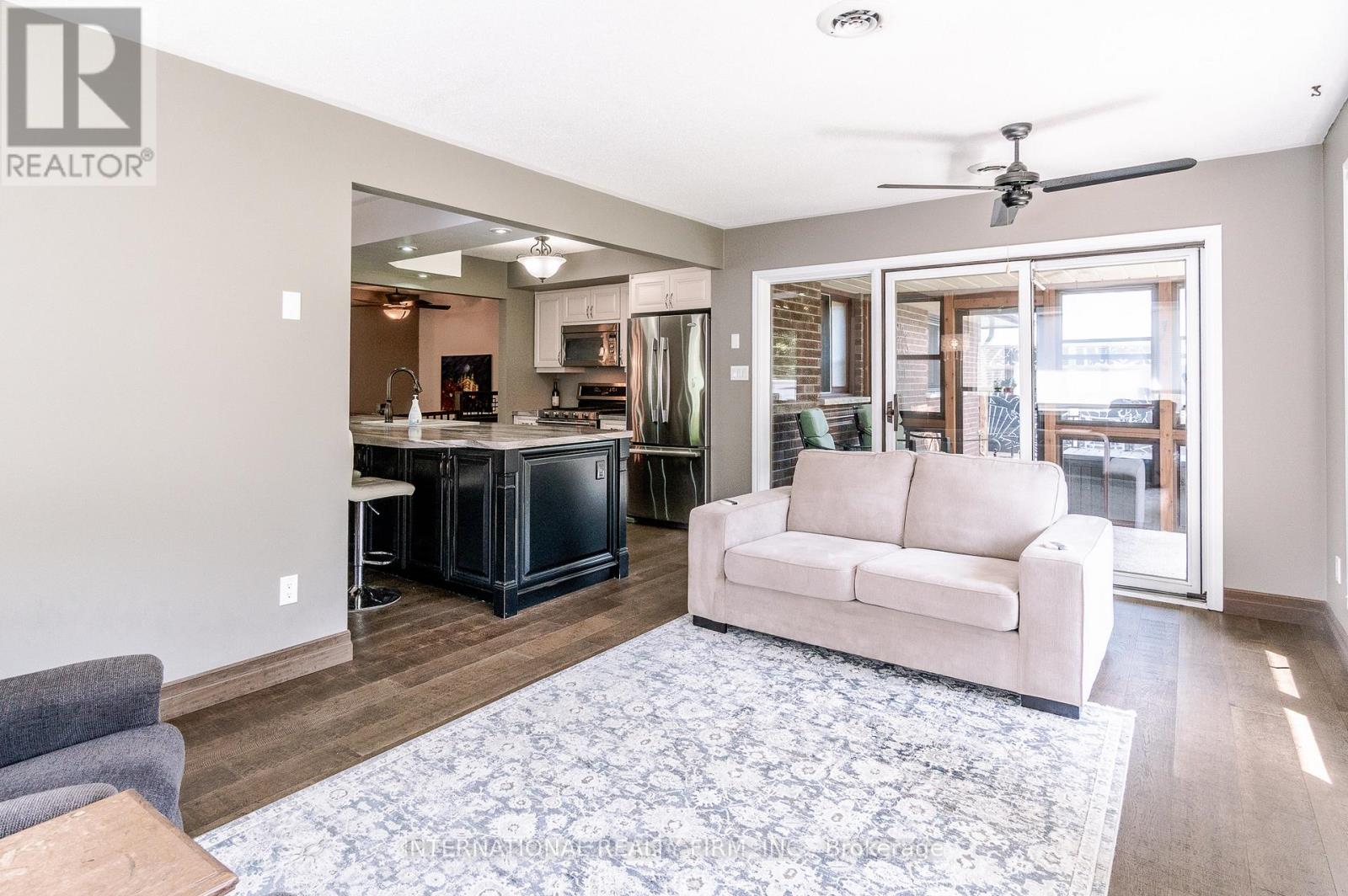 324 BETHUNE DRIVE N - 12