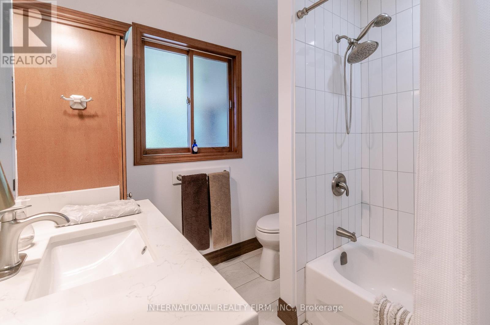 324 BETHUNE DRIVE N - 16