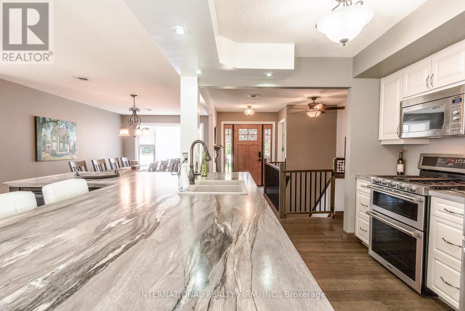 324 BETHUNE DRIVE N - 13